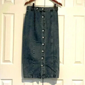 NWOT Tik Tok Shop Button Down Denim  Skirt in Size Medium